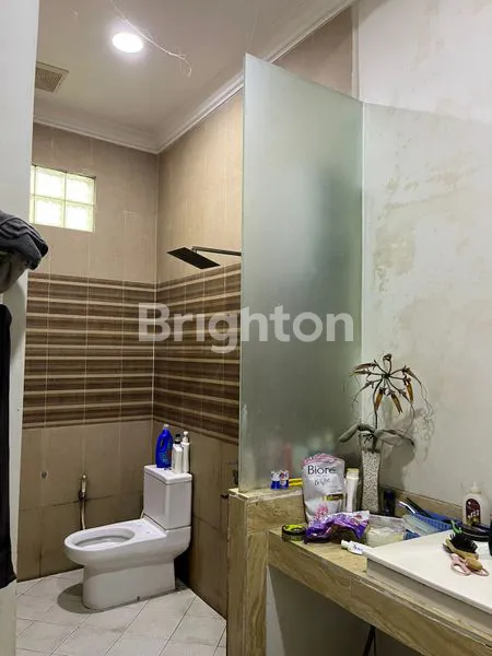 image HUNIAN MEWAH 3 LANTAI DI BALIKPAPAN UTARA (8)