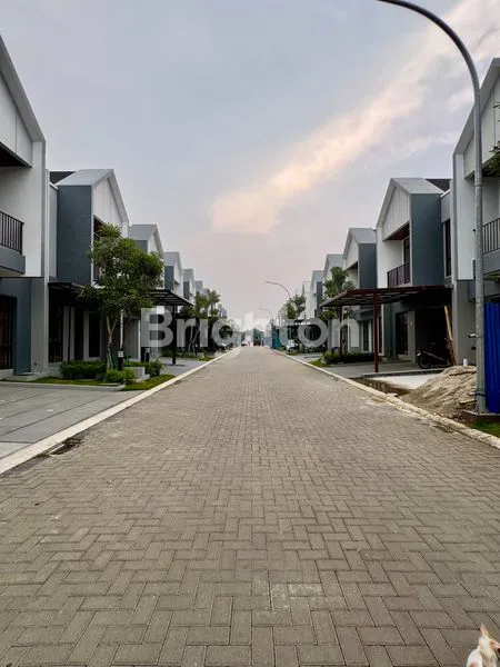 image SEWA RUMAH BARU 2 LT PARAMOUNT PETALS TANGERANG (2)