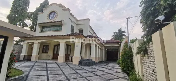 image RUMAH LUAS & STRATEGIS DI PUSAT KOTA KEDIRI (1)