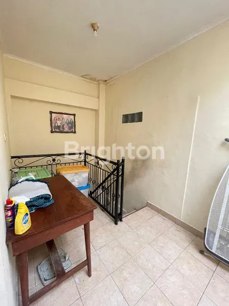 image RUMAH STRATEGIS 2 LANTAI DI JL. H SYAHRIN, HAJI NAWI - JAKARTA SELATAN (5)