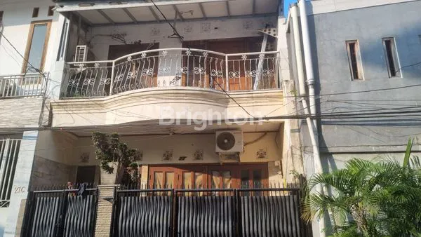 image RUMAH STRATEGIS 2 LANTAI DI JL. H SYAHRIN, HAJI NAWI - JAKARTA SELATAN (1)