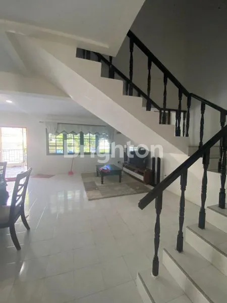 image HUNIAN STRATEGIS 4KT DEKAT KFC PALM SPRING (4)