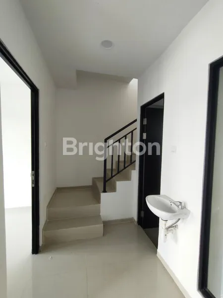image LANGKA, RUMAH BARU EASTERN PARK SUKOLILO (2)
