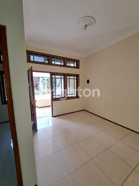 image RUMAH SIAP HUNI DI AREA DIENG MALANG (5)