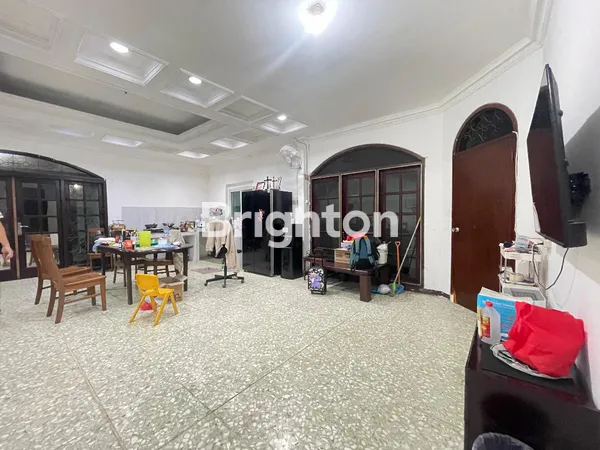 image RUMAH 1.5 LANTAI DEKAT RS SUMBER WARAS TOMANG GROGOL JAKARTA BARAT  (4)