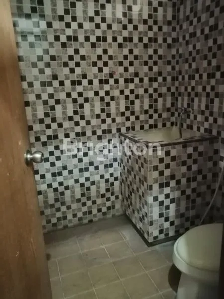 image RUMAH 2 LANTAI DI JEMUR ANDAYANI, SIAP HUNI & KPR (8)