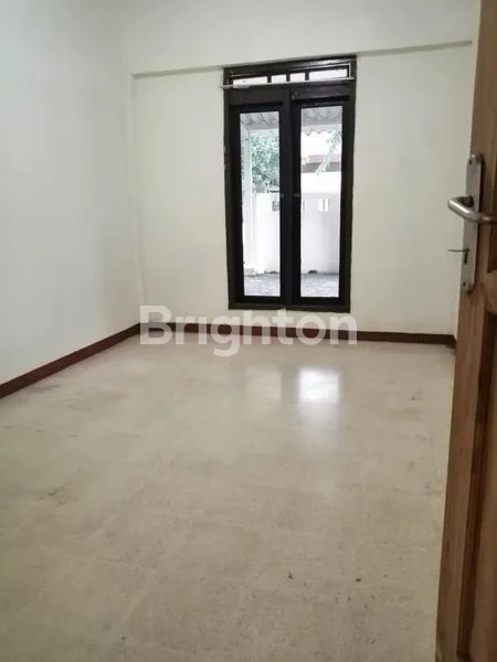 image RUMAH 2 LANTAI DI JEMUR ANDAYANI, SIAP HUNI & KPR (5)