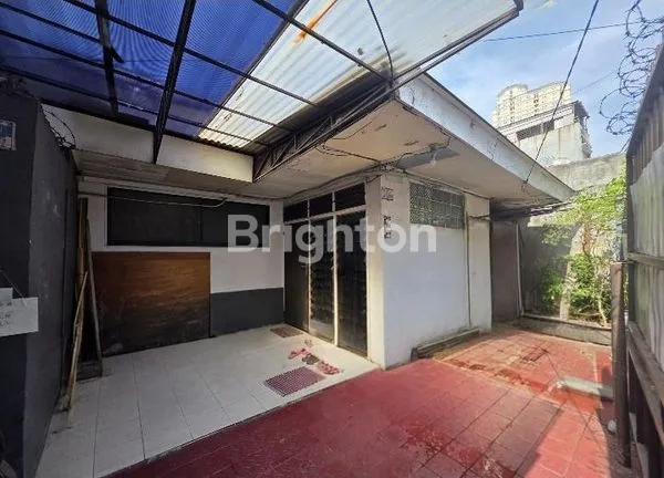 DIJUAL RUMAH SIAP HUNI  MURAH HITUNG TANAH GAJAH MADA JAKARTA PUSAT