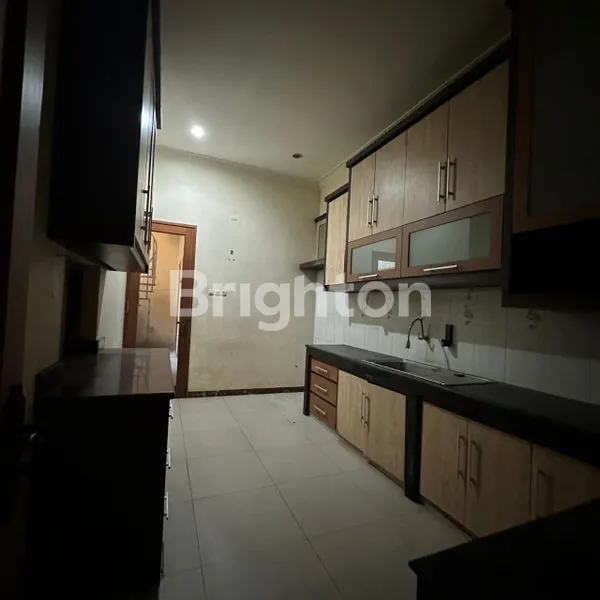 image RUMAH 2 LANTAI HADAP SELATAN LT 400M² LB 700M² (8)
