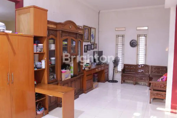 image HUNIAN LUAS DEKAT GREEN LAKE CITY (5)