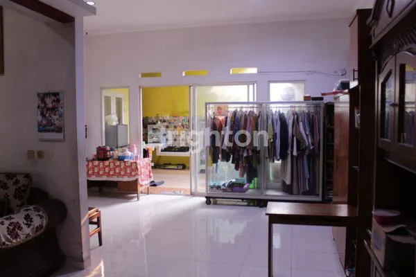 image HUNIAN LUAS DEKAT GREEN LAKE CITY (6)