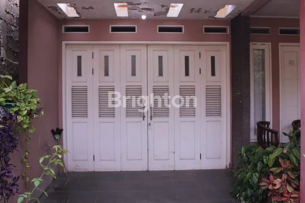 image HUNIAN LUAS DEKAT GREEN LAKE CITY (4)