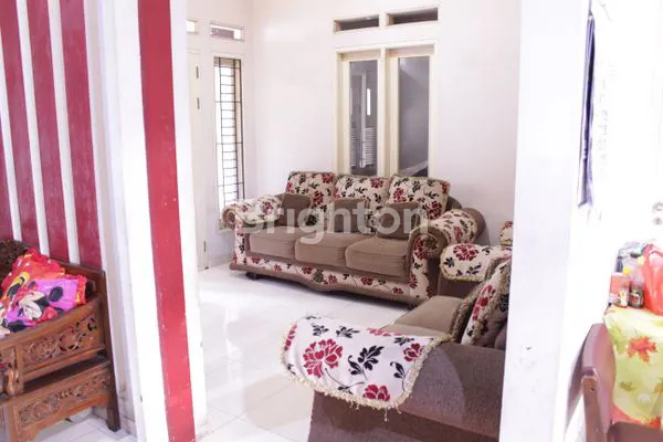 image HUNIAN LUAS DEKAT GREEN LAKE CITY (2)