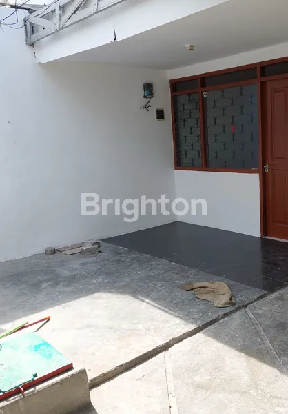 image RUMAH 2 LANTAI NYAMAN DI DARMO INDAH, SURABAYA BARAT (1)