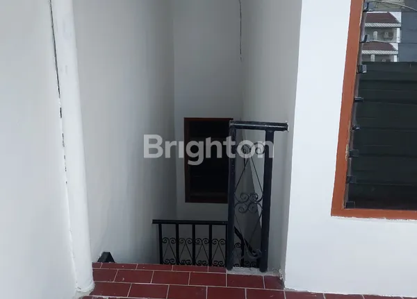 image RUMAH 2 LANTAI NYAMAN DI DARMO INDAH, SURABAYA BARAT (5)