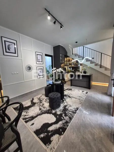 image RUMAH STRATEGIS NYAMAN DAN ASRI (4)