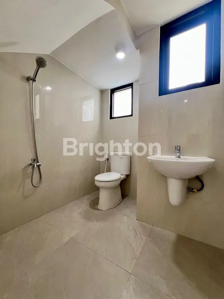 image RUMAH MEWAH 2 LANTAI KAWASAN ELITE KEMAG PRATAMA BEKASI  (8)