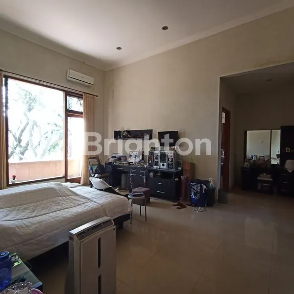 image RUMAH MEWAH LT 600M² DI ARAYA MALANG (5)