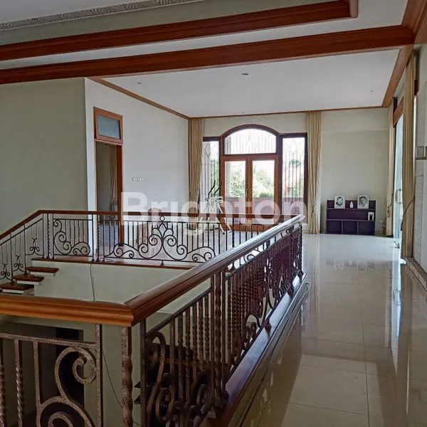 image RUMAH MEWAH LT 600M² DI ARAYA MALANG (4)