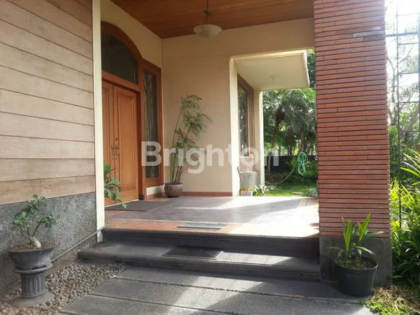 image RUMAH MEWAH LT 600M² DI ARAYA MALANG (8)