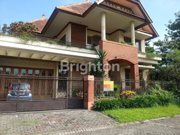 RUMAH MEWAH LT 600M² DI ARAYA MALANG