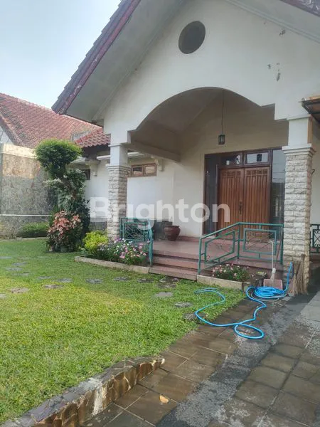 image RUMAH KLASIK DI DEKAT JALAN IJEN (1)