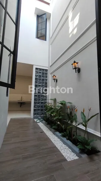 image DIJUAL RUMAH BARU 2 LANTAI MEWAH DI MANYAR HARGA 2.4M 4 KAMAR TIDUR - LOKASO FAVORIT TENGAH KOTA! (3)