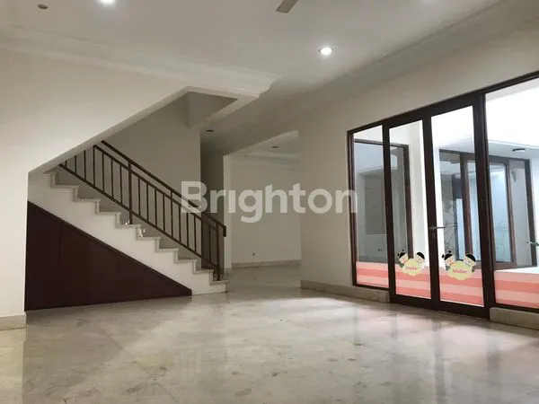 image RUMAH MEWAH 4KT KOLAM RENANG ANTASARI (3)