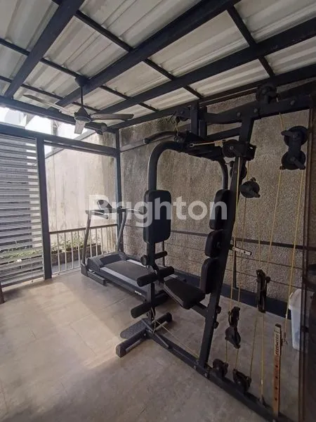 image RUMAH 8 KT MINIMALIS SEMI INDUSTRIAL DI BOULEVARD KOTA WISATA (4)