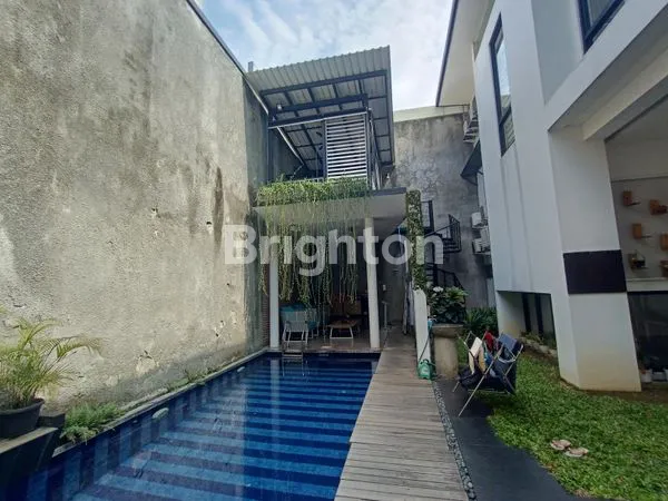 image RUMAH 8 KT MINIMALIS SEMI INDUSTRIAL DI BOULEVARD KOTA WISATA (3)