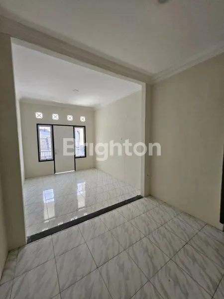 image JUAL RUMAH 3 LANTAI, NYAMAN DAN ASRI, LOKASI STRATEGIS (2)