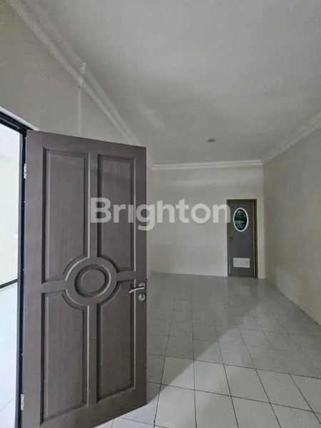 image JUAL RUMAH 3 LANTAI, NYAMAN DAN ASRI, LOKASI STRATEGIS (6)
