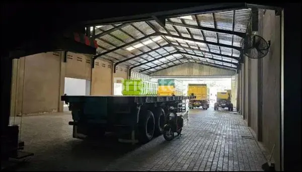 image SHOWROOM TRUCK LB 850M² DI TEMBOK DUKUH (2)