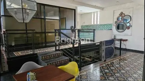 image SHOWROOM TRUCK LB 850M² DI TEMBOK DUKUH (5)