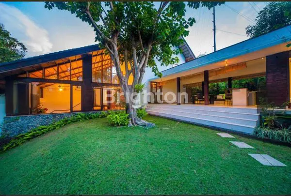 BEAUTIFUL VILLA IN SUKAWATI