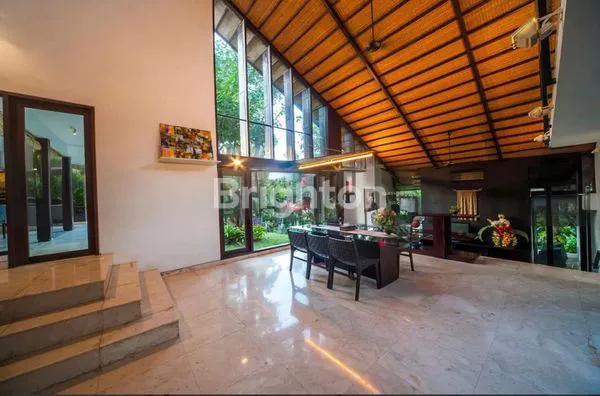 image BEAUTIFUL VILLA IN SUKAWATI (5)