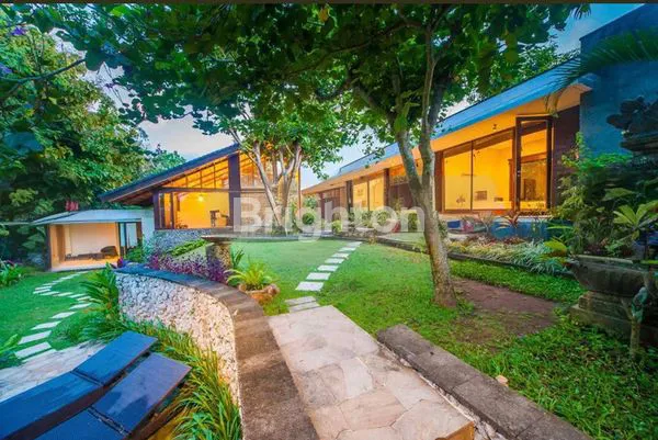 image BEAUTIFUL VILLA IN SUKAWATI (6)