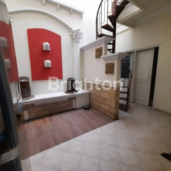 image RUMAH TENGGILIS UTARA 2 LANTAI SIAP HUNI FURNISH (2)