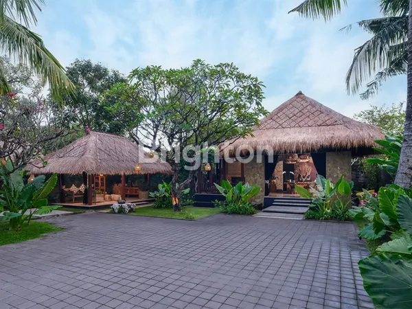image VILLA 1BR LUXE SEMINYAK | LT 256M² TEAK WOOD & MARMER | PRIVATE RETREAT (2)