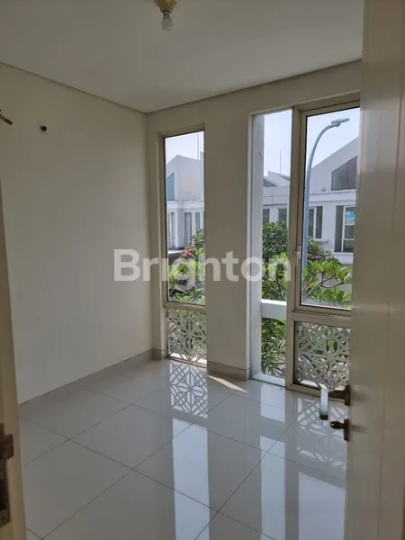 image DIJUAL MURAH RUMAH BARU 2 LANTAI, GRAND PAKUWON-SURABAYA (8)