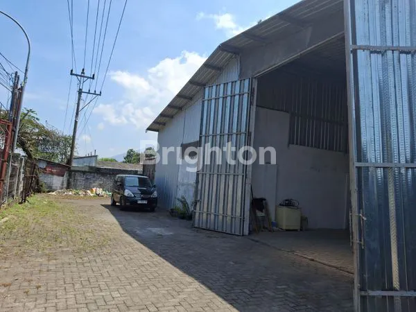 GUDANG SIAP PAKAI PINGGIR JALAN RAYA PROPINSI DI SEMARANG