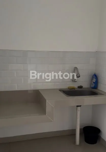 image DIJUAL RUMAH KOS HOEK 3 LANTAI DI KELAPA GADING JAKARTA UTARA. RUMAH BARU BANGUN. AMAN DARI BANJIR. (5)