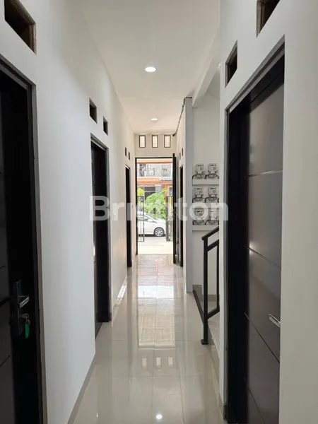 image DIJUAL RUMAH KOS HOEK 3 LANTAI DI KELAPA GADING JAKARTA UTARA. RUMAH BARU BANGUN. AMAN DARI BANJIR. (6)