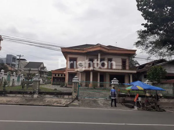 image RUMAH MEWAH 1200M² DEKAT MALL PEKANBARU (1)