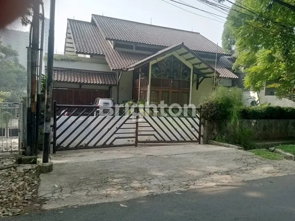 RUMAH AREA SUPER ELITE DI JALAN HEGARMANAH BANDUNG UTARA KOTA BANDUNG