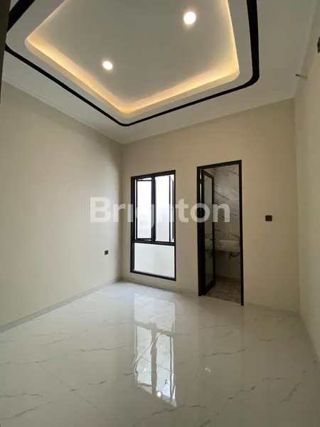 image RUMAH BARU GRESS UNDER 2M DI MANYAR LOKASI STRATEGIS DAN AKSES MUDAH (4)