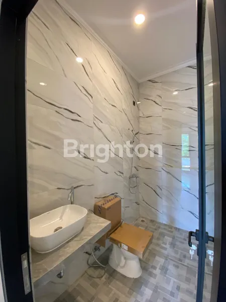 image RUMAH BARU GRESS UNDER 2M DI MANYAR LOKASI STRATEGIS DAN AKSES MUDAH (5)