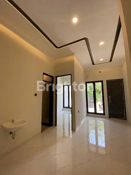 image RUMAH BARU GRESS UNDER 2M DI MANYAR LOKASI STRATEGIS DAN AKSES MUDAH (8)