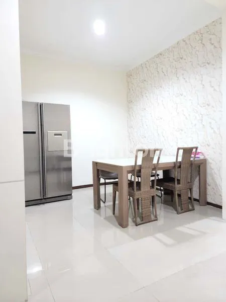 image RUMAH SIAP HUNI FULL FURNISHED TINGGAL BAWA KOPER TAMAN MUTIARA PAKUWON CITY (4)