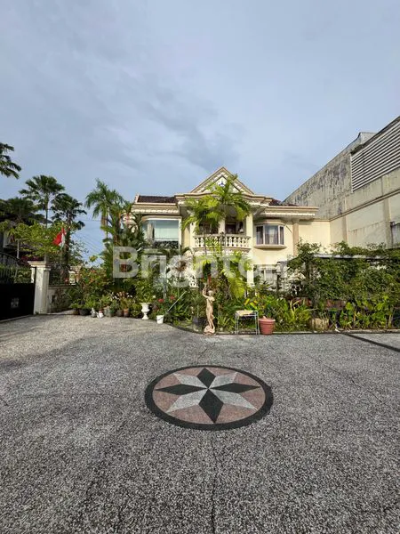 image RUMAH CANTIK DAN MEWAH DI TENGAH KOTA BALIKPAPAN (1)